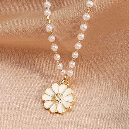 Elegant Daisy Flower Pendant